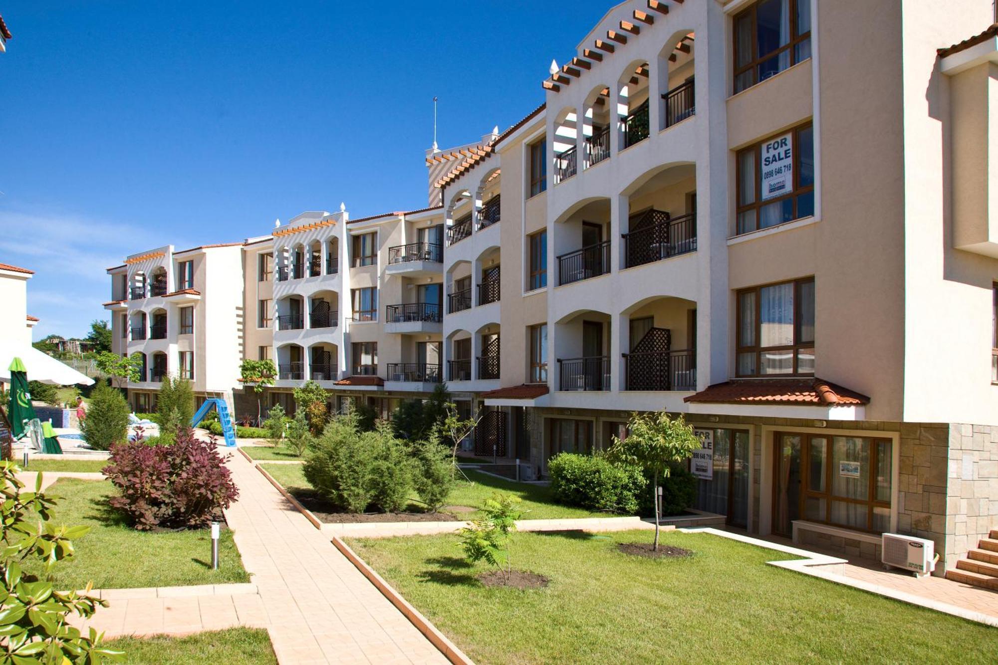 Apartment Bay